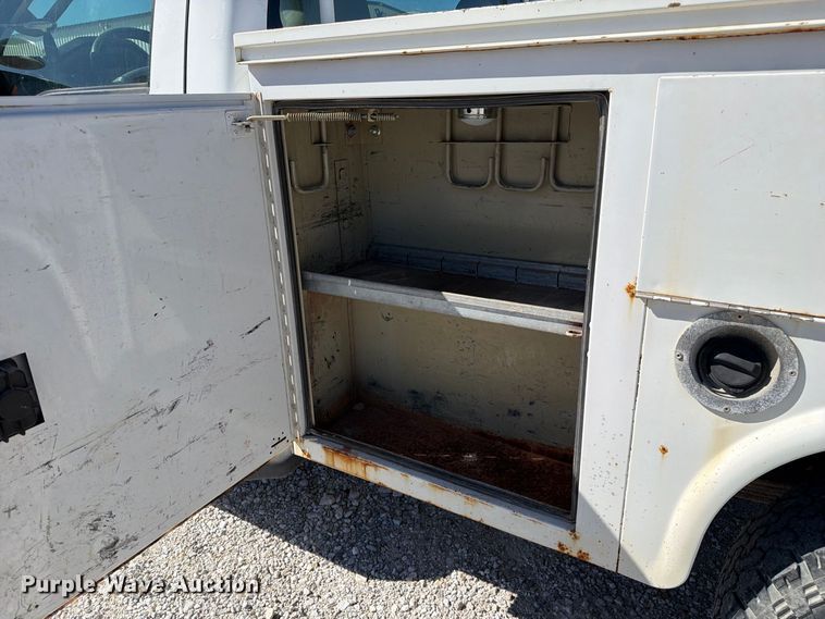 image for item DZ4939 2008 Ford F250 Super Duty XLT utility bed pickup truck