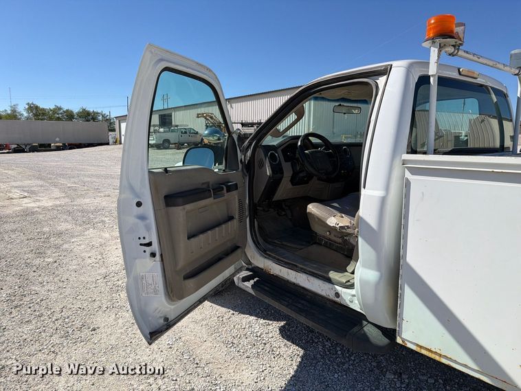 image for item DZ4939 2008 Ford F250 Super Duty XLT utility bed pickup truck