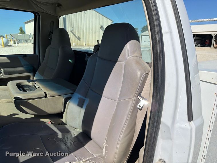 image for item DZ4939 2008 Ford F250 Super Duty XLT utility bed pickup truck