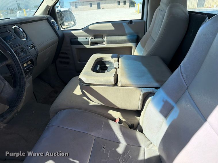 image for item DZ4939 2008 Ford F250 Super Duty XLT utility bed pickup truck