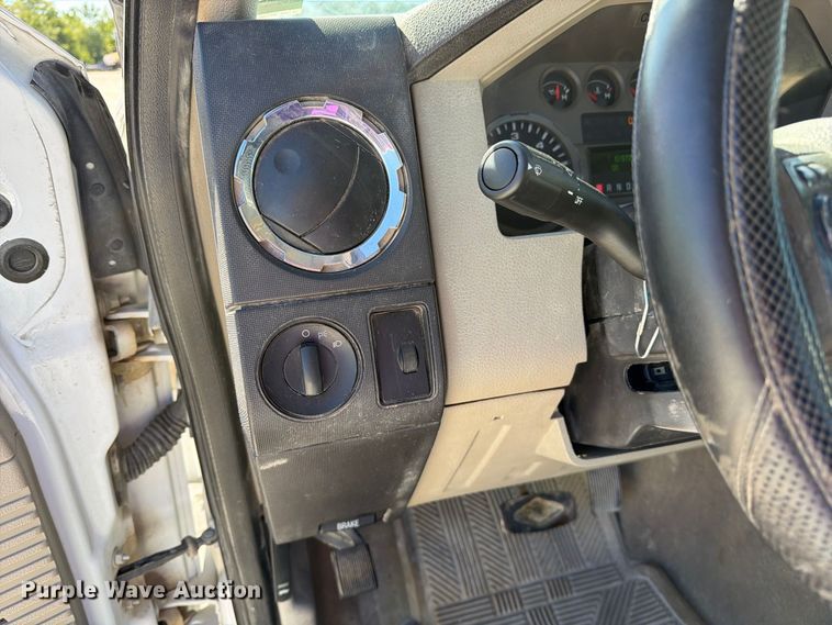 image for item DZ4939 2008 Ford F250 Super Duty XLT utility bed pickup truck