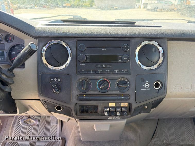 image for item DZ4939 2008 Ford F250 Super Duty XLT utility bed pickup truck
