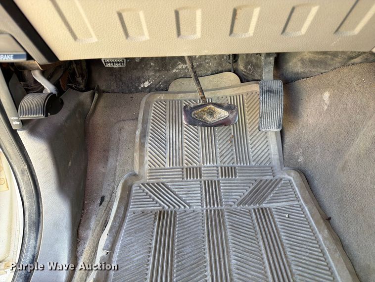 image for item DZ4939 2008 Ford F250 Super Duty XLT utility bed pickup truck