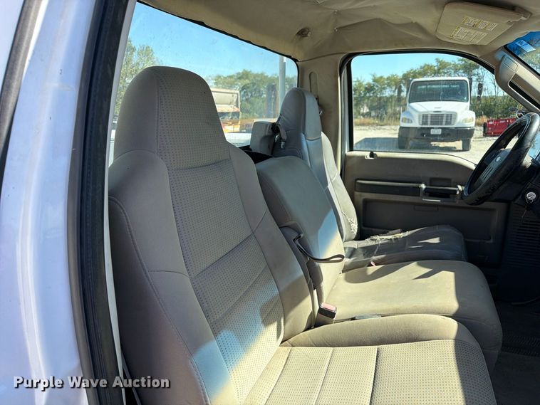 image for item DZ4939 2008 Ford F250 Super Duty XLT utility bed pickup truck