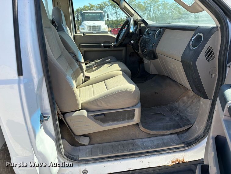 image for item DZ4939 2008 Ford F250 Super Duty XLT utility bed pickup truck
