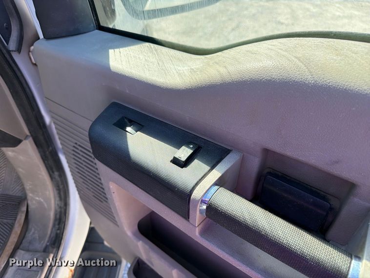 image for item DZ4939 2008 Ford F250 Super Duty XLT utility bed pickup truck