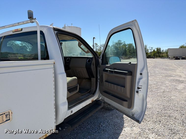 image for item DZ4939 2008 Ford F250 Super Duty XLT utility bed pickup truck