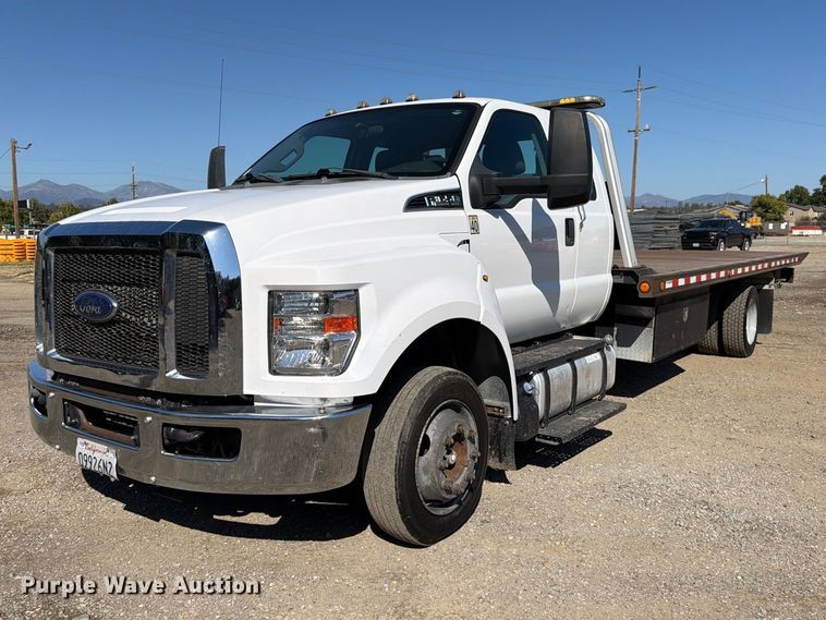 2016 Ford F650 rollback truck