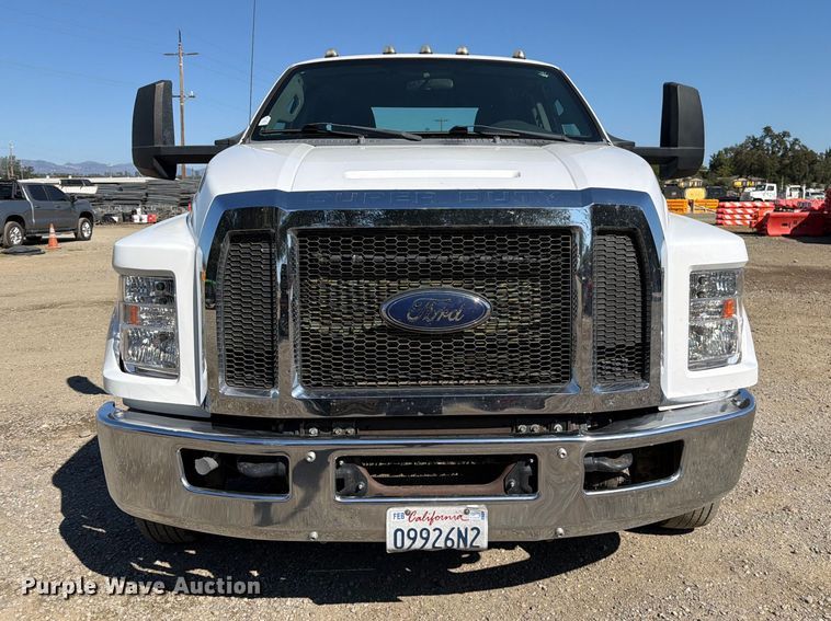 image for item EA0033 2016 Ford F650 rollback truck
