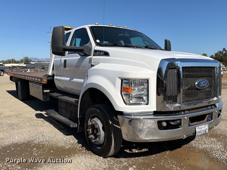 image for item EA0033 2016 Ford F650 rollback truck