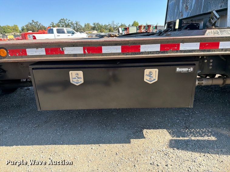 image for item EA0033 2016 Ford F650 rollback truck