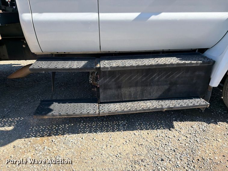 image for item EA0033 2016 Ford F650 rollback truck