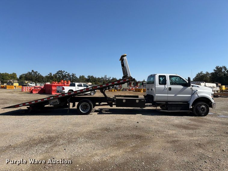 image for item EA0033 2016 Ford F650 rollback truck