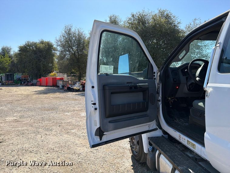 image for item EA0033 2016 Ford F650 rollback truck