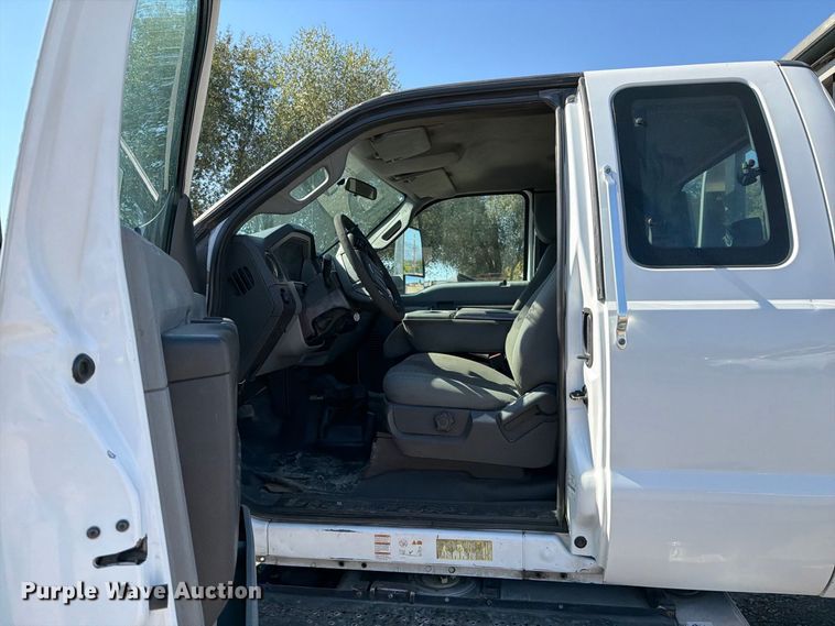 image for item EA0033 2016 Ford F650 rollback truck