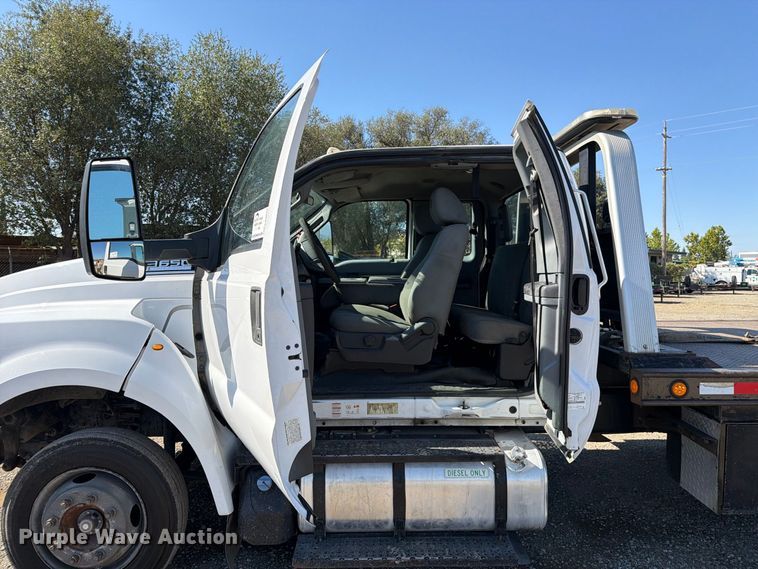 image for item EA0033 2016 Ford F650 rollback truck