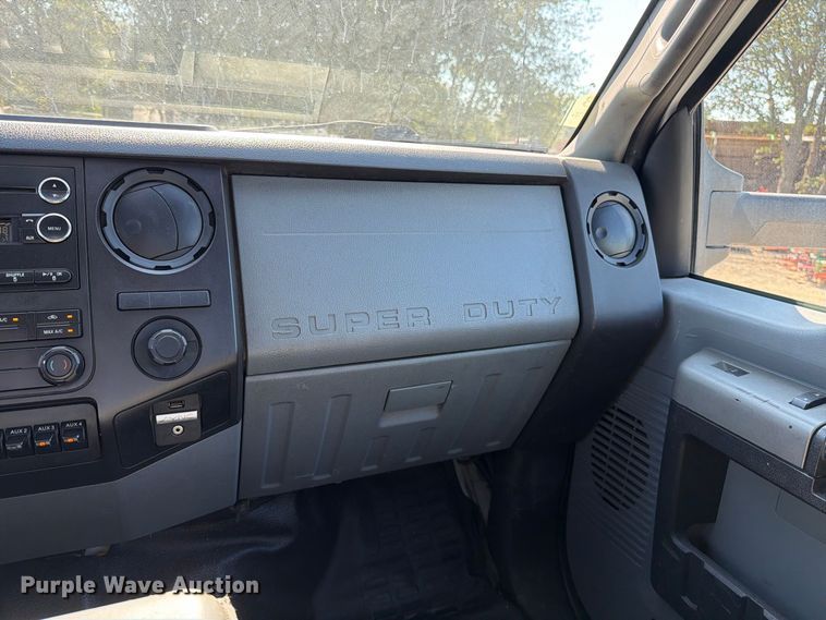 image for item EA0033 2016 Ford F650 rollback truck