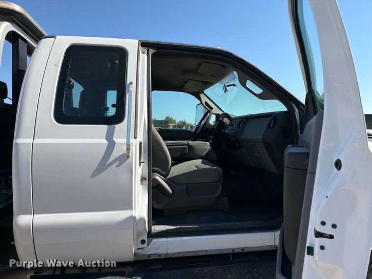 image for item EA0033 2016 Ford F650 rollback truck