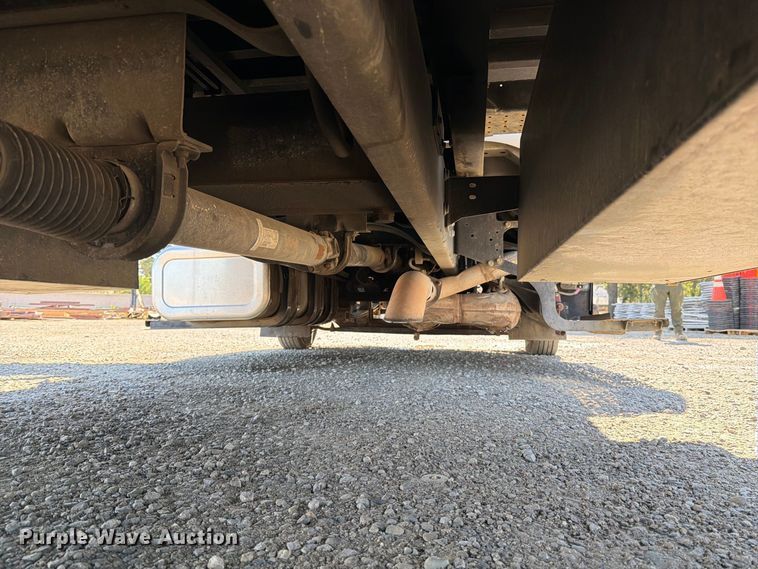 image for item EA0033 2016 Ford F650 rollback truck