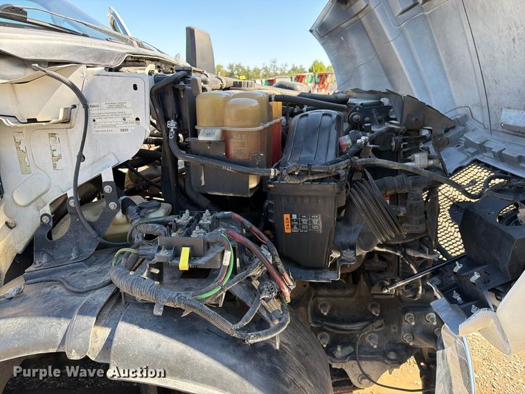 image for item EA0033 2016 Ford F650 rollback truck