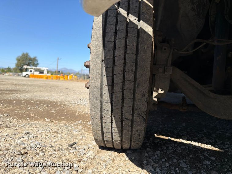 image for item EA0033 2016 Ford F650 rollback truck