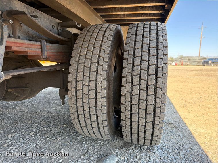 image for item EA0033 2016 Ford F650 rollback truck