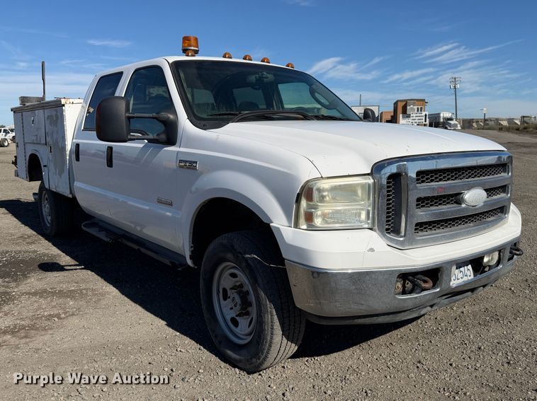 image for item EA0042 2005 Ford F350 Super Duty Crew Cab utility bed pickup truck