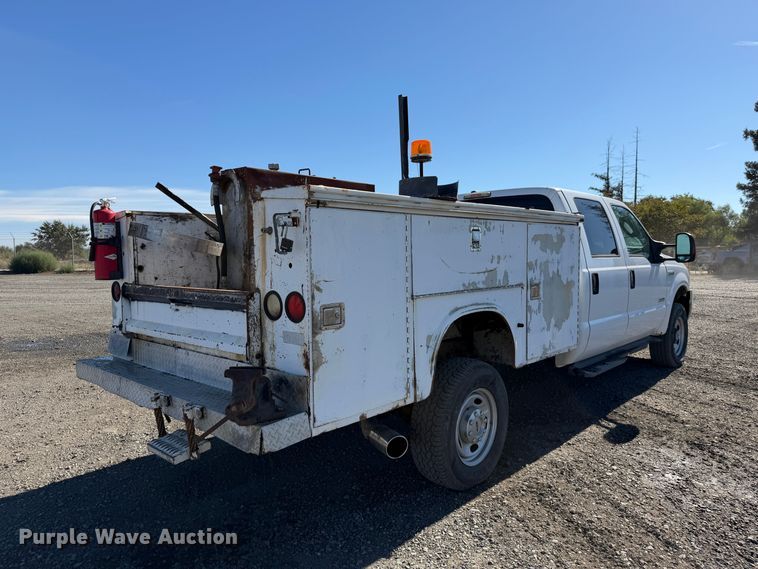 image for item EA0042 2005 Ford F350 Super Duty Crew Cab utility bed pickup truck