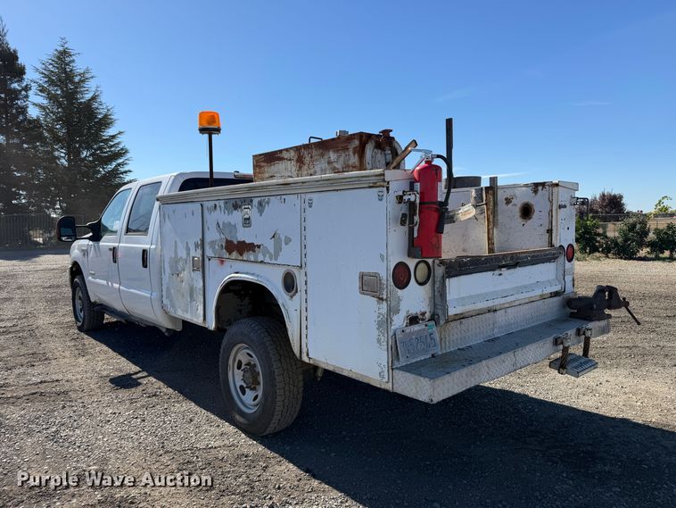 image for item EA0042 2005 Ford F350 Super Duty Crew Cab utility bed pickup truck