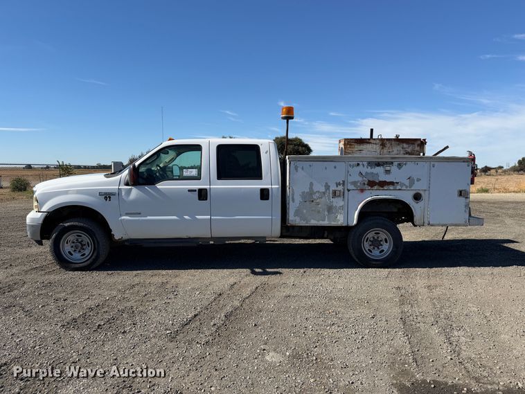 image for item EA0042 2005 Ford F350 Super Duty Crew Cab utility bed pickup truck