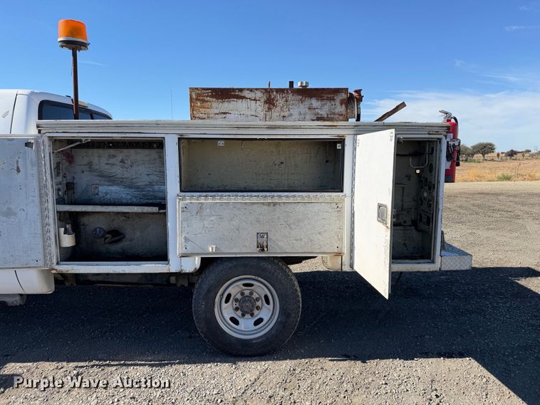 image for item EA0042 2005 Ford F350 Super Duty Crew Cab utility bed pickup truck