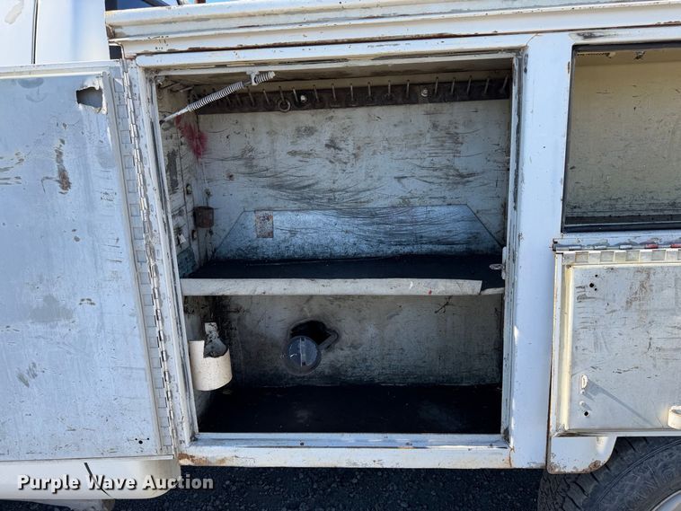 image for item EA0042 2005 Ford F350 Super Duty Crew Cab utility bed pickup truck