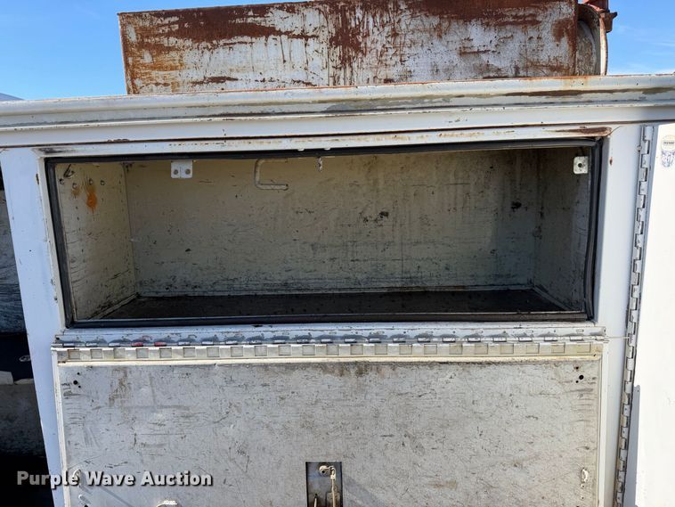 image for item EA0042 2005 Ford F350 Super Duty Crew Cab utility bed pickup truck