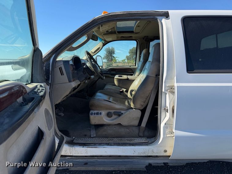image for item EA0042 2005 Ford F350 Super Duty Crew Cab utility bed pickup truck
