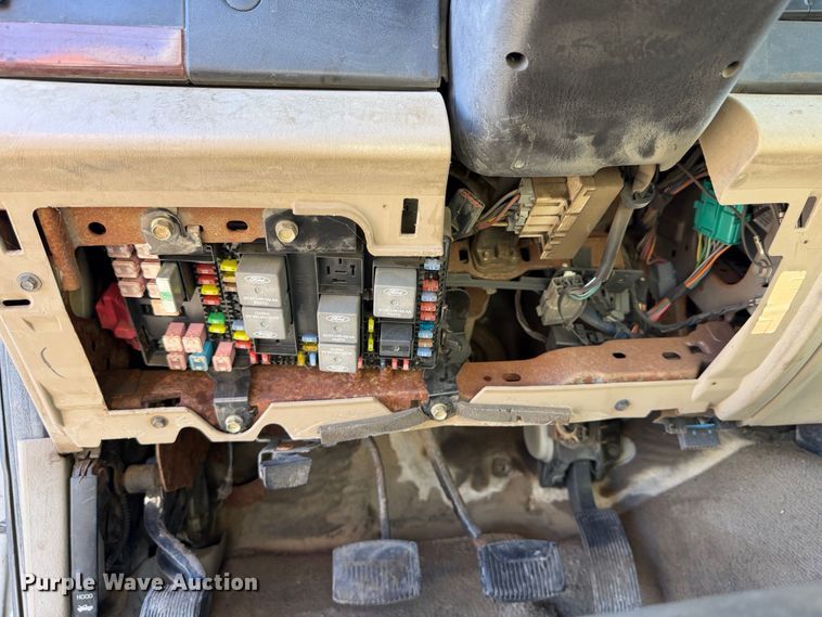 image for item EA0042 2005 Ford F350 Super Duty Crew Cab utility bed pickup truck