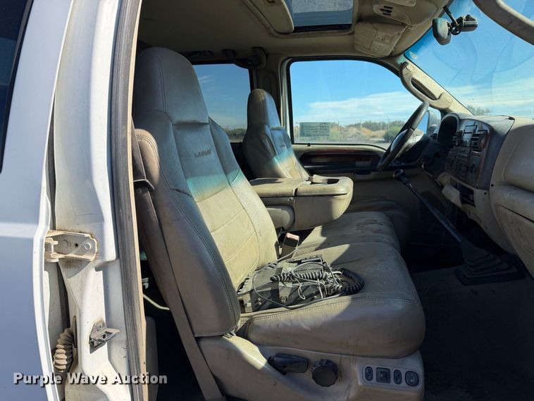 image for item EA0042 2005 Ford F350 Super Duty Crew Cab utility bed pickup truck