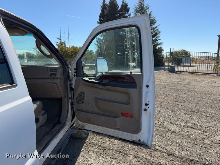 image for item EA0042 2005 Ford F350 Super Duty Crew Cab utility bed pickup truck