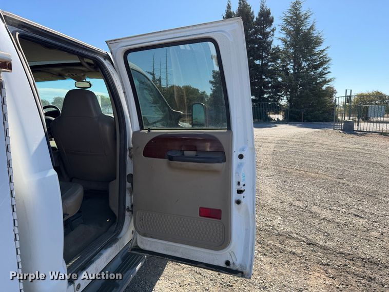 image for item EA0042 2005 Ford F350 Super Duty Crew Cab utility bed pickup truck