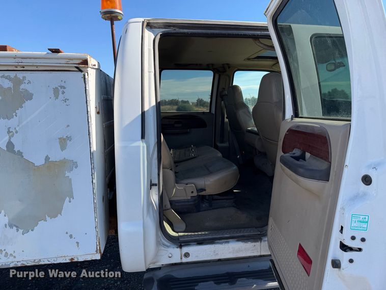 image for item EA0042 2005 Ford F350 Super Duty Crew Cab utility bed pickup truck