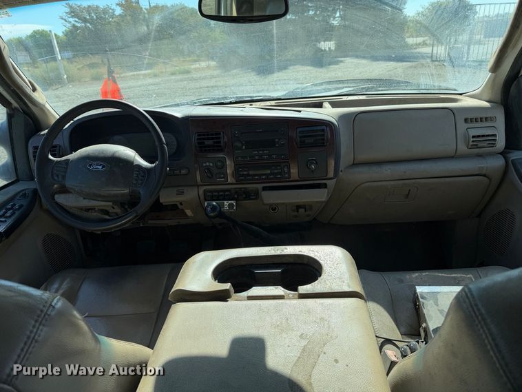 image for item EA0042 2005 Ford F350 Super Duty Crew Cab utility bed pickup truck