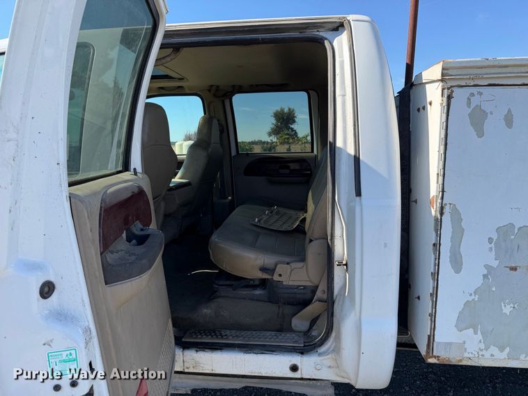 image for item EA0042 2005 Ford F350 Super Duty Crew Cab utility bed pickup truck