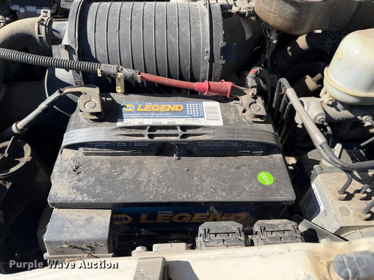 image for item EA0042 2005 Ford F350 Super Duty Crew Cab utility bed pickup truck