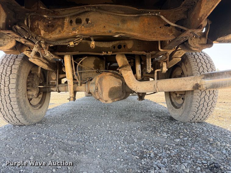 image for item EA0042 2005 Ford F350 Super Duty Crew Cab utility bed pickup truck