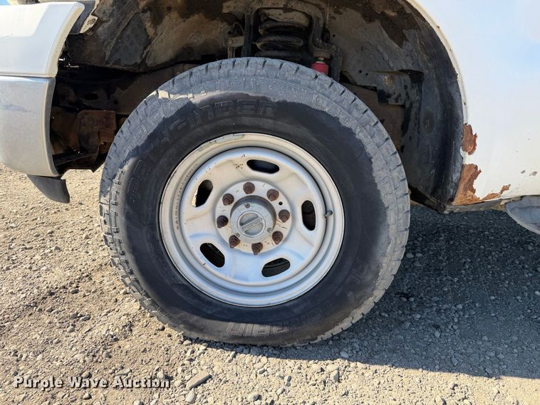 image for item EA0042 2005 Ford F350 Super Duty Crew Cab utility bed pickup truck