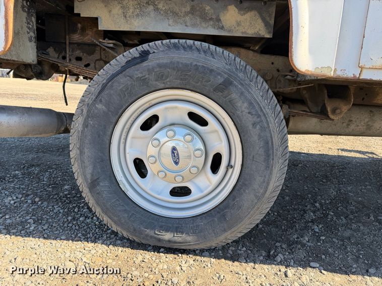 image for item EA0042 2005 Ford F350 Super Duty Crew Cab utility bed pickup truck
