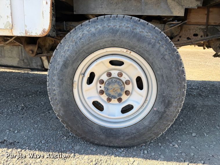 image for item EA0042 2005 Ford F350 Super Duty Crew Cab utility bed pickup truck