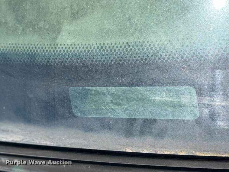 image for item EA0042 2005 Ford F350 Super Duty Crew Cab utility bed pickup truck