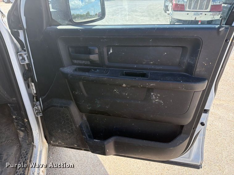 image for item EA7359 2016 RAM 1500 Crew Cab pickup truck