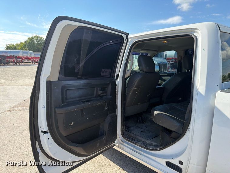 image for item EA7359 2016 RAM 1500 Crew Cab pickup truck