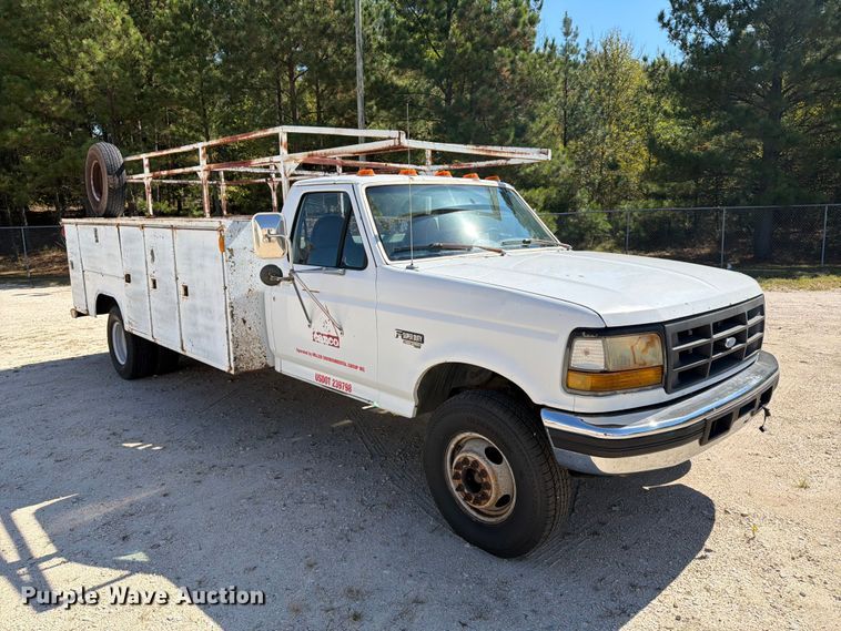 image for item EF1403 1997 Ford F450 utility / service truck